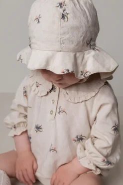 Rhea, Romper